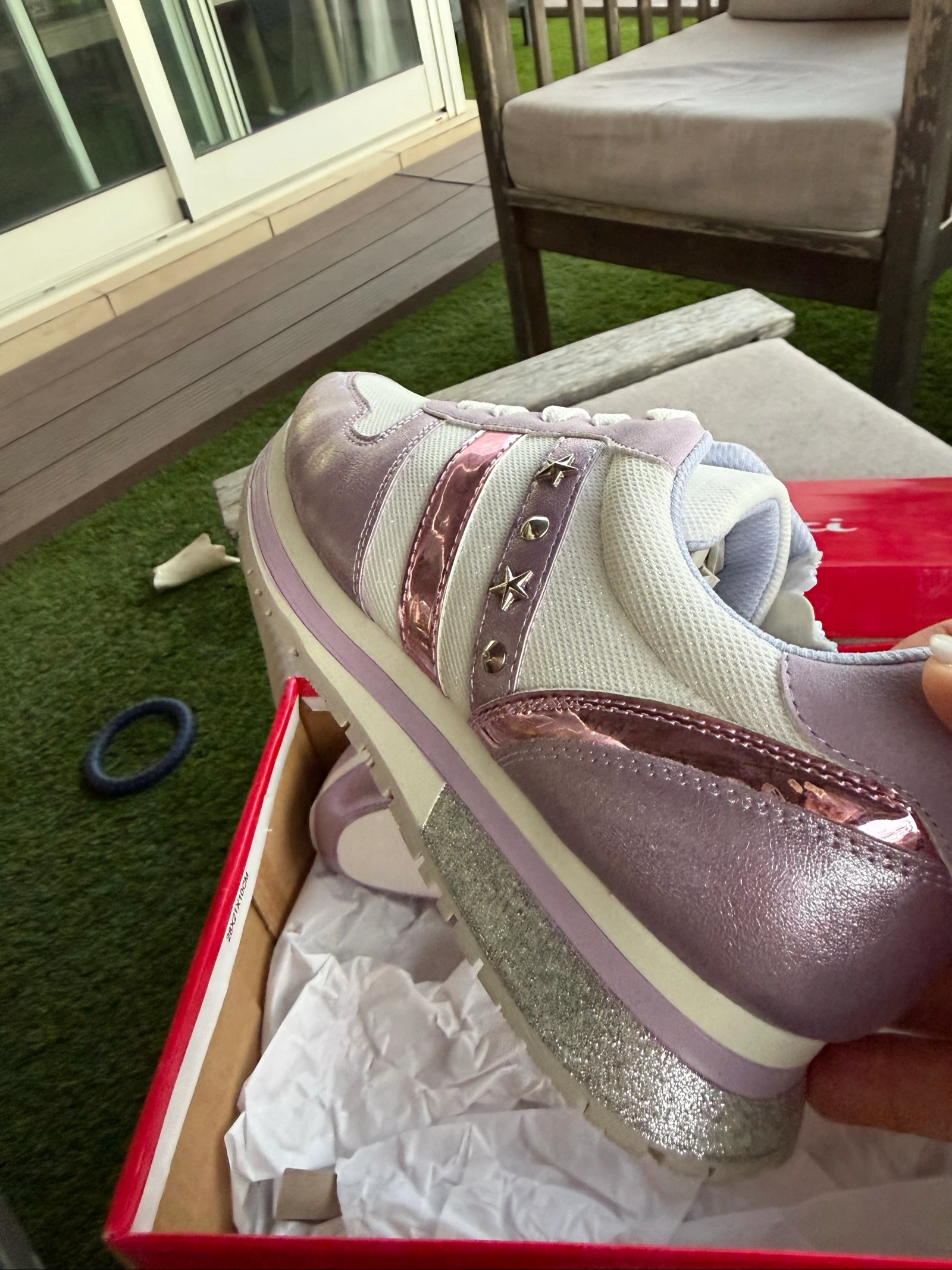 Lila en witte sportschoenen met glinsterende details – photo 5